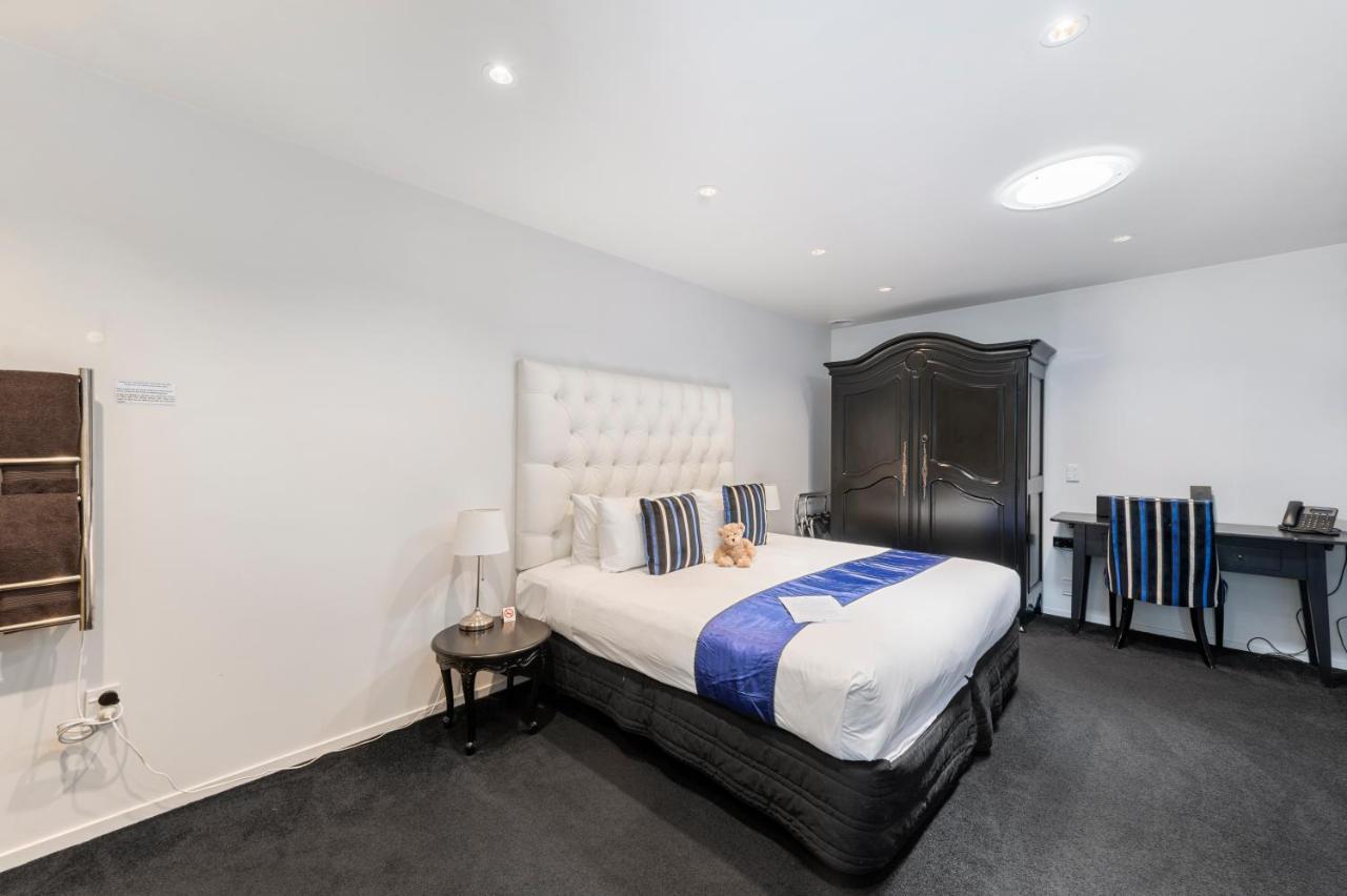 Black Swan Lakeside Boutique Hotel 5*